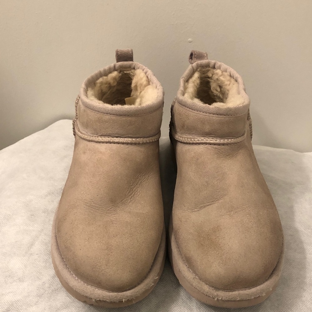 UGG Lavender ankle length boots Sz 7  very good condition